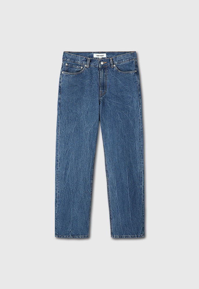 Straight Cut Denim Jeans_ Lightning Washed Blue